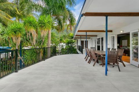 SANTORINIatPALM COVE - C Tourism 1