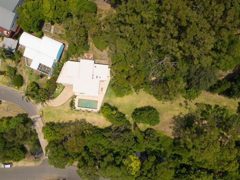 The Stanwell Beach Glass House Beach & Pool - C Tourism 3