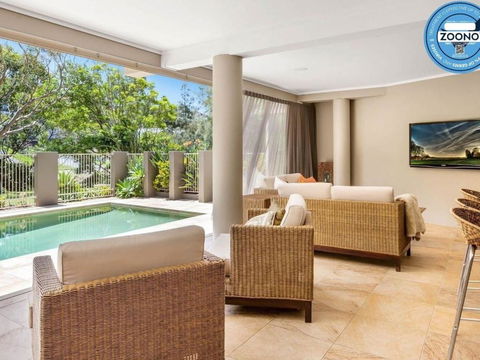 The Stanwell Beach Glass House Beach & Pool - C Tourism 4