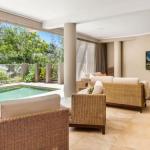 The Stanwell Beach Glass House Beach & Pool - C Tourism 0