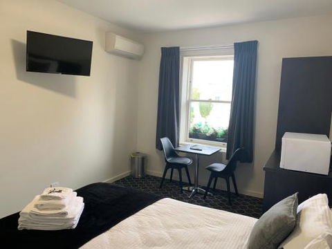 Queens Arms Hotel - C Tourism 4