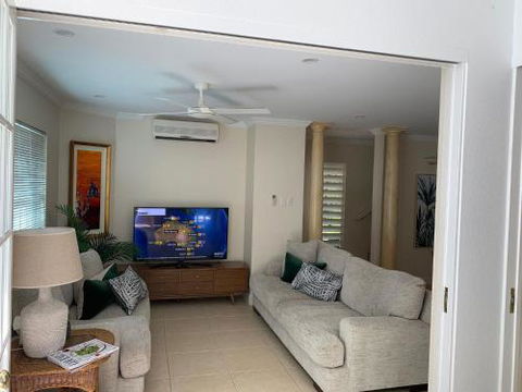 Walk To The Ocean In Five Minutes - C Tourism 5