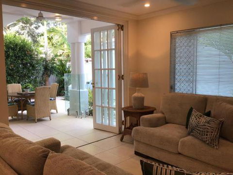 Walk To The Ocean In Five Minutes - C Tourism 0