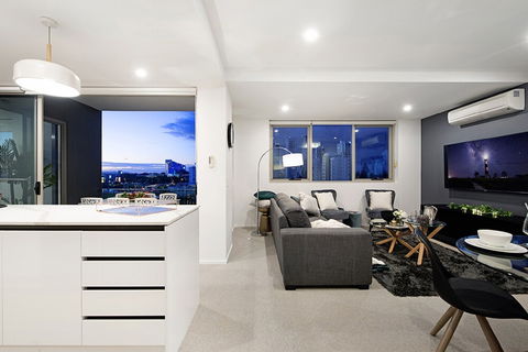 NEO Apartments Holidays Gold Coast - C Tourism 2