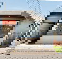 Studio 64 Oyster Bay Modern 3 Bedroom - C Tourism