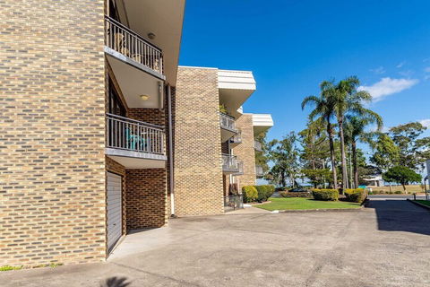 Great Location Close To Waterfront Shops Restaurants & Cafes. - C Tourism 1