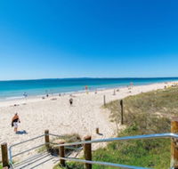 Pet Friendly home walking distance to Surf Beach North St. Woorim - C Tourism