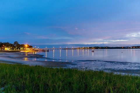 Spectacular Unit Overlooking Pumicestone Passage Welsby Pde Bongaree - C Tourism 4