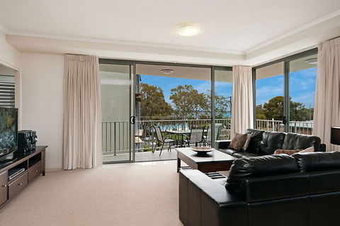 Spectacular Unit Overlooking Pumicestone Passage Welsby Pde Bongaree - C Tourism 7