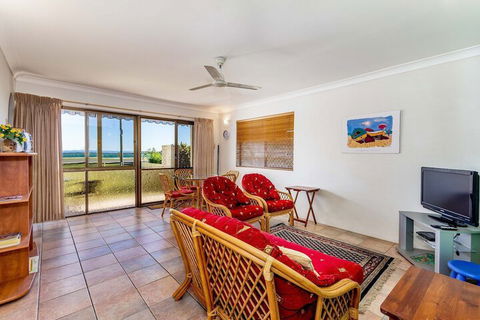 Great Views Ground Floor Unit Clearview Apartments South Esplande Bongaree - C Tourism 6