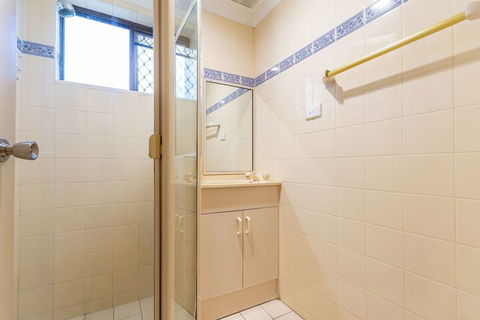 Great Views Ground Floor Unit Clearview Apartments South Esplande Bongaree - C Tourism 5