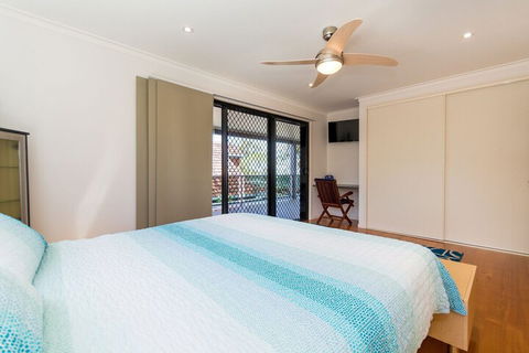 Magical Holiday Home Welsby Pde Bongaree - C Tourism 5