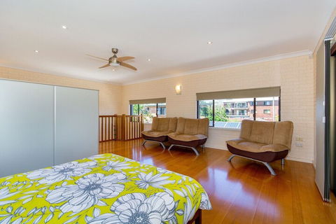 Magical Holiday Home Welsby Pde Bongaree - C Tourism 6