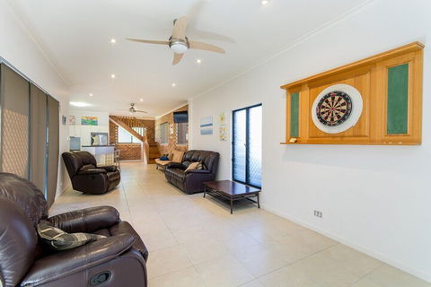 Magical Holiday Home Welsby Pde Bongaree - C Tourism 7