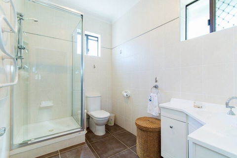 Magical Holiday Home Welsby Pde Bongaree - C Tourism 4
