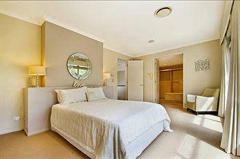 The Lakes Coolum - C Tourism 0