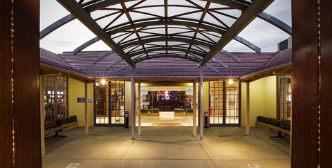 Nightcap At Sylvania Hotel - C Tourism 3