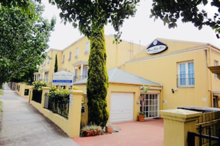 Moonee Ponds VIC C Tourism