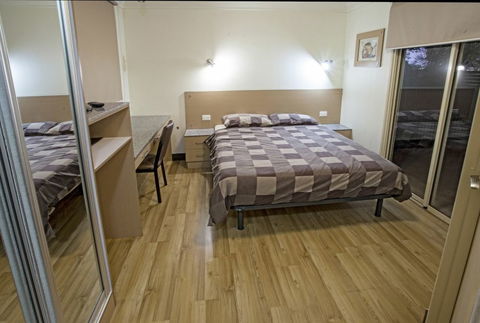 Cattrall Park Motel - C Tourism 3