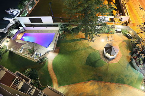 Narrowneck Court - C Tourism 2