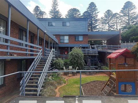 Mahogany Motel - C Tourism 1