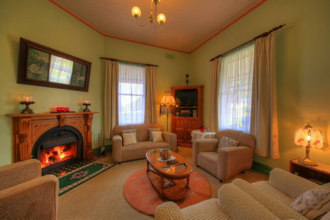 Hanlon House Bed And Breakfast - C Tourism 6