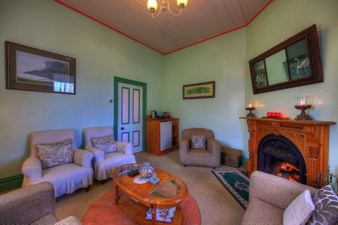 Hanlon House Bed And Breakfast - C Tourism 5