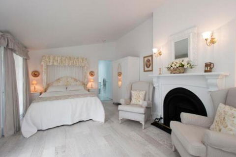 White Dove Cottage Bed & Breakfast - C Tourism 0