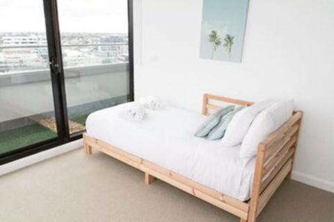Modern 2 Bedroom Apartment In Melbournes Northcote - C Tourism 6