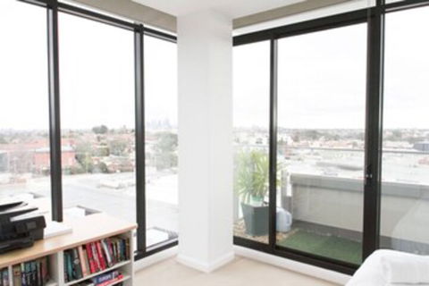 Modern 2 Bedroom Apartment In Melbournes Northcote - C Tourism 2