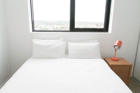 Modern 2 Bedroom Apartment In Melbournes Northcote - C Tourism 4