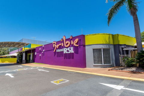 Immaculate First Floor Waterfront Unit Welsby Pde Bongaree - C Tourism 1