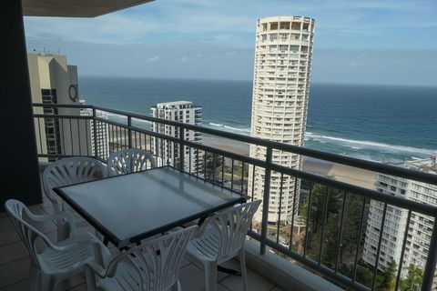 2 And 3 Bedroom Apartments Within Crown Towers - C Tourism 6