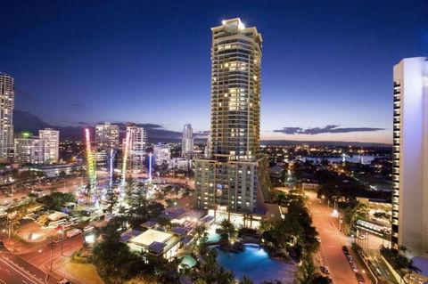2 And 3 Bedroom Apartments Within Crown Towers - C Tourism 5