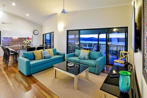 NEWLY BEAUTFULLY RENOVATED 16 The Casuarina 3 Bedroom House With 180 Degree Ocean Views - C Tourism 6