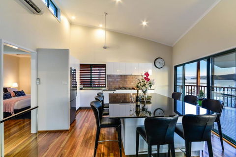 NEWLY BEAUTFULLY RENOVATED 16 The Casuarina 3 Bedroom House With 180 Degree Ocean Views - C Tourism 5