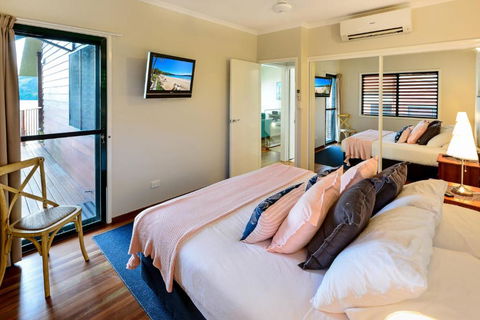 NEWLY BEAUTFULLY RENOVATED 16 The Casuarina 3 Bedroom House With 180 Degree Ocean Views - C Tourism 1