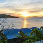NEWLY BEAUTFULLY RENOVATED 16 The Casuarina 3 Bedroom House With 180 Degree Ocean Views - C Tourism 0