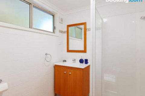 Gymea Retreat 56 Ullora Close Tri Level Home With WIFI & Aircon - C Tourism 4