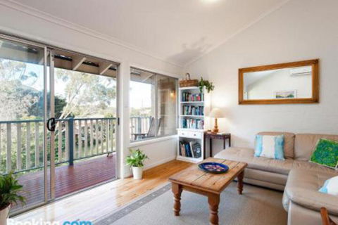 Gymea Retreat 56 Ullora Close Tri Level Home With WIFI & Aircon - C Tourism 2
