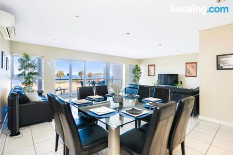 Bayline Beachfront Apartment No 4 - C Tourism 4