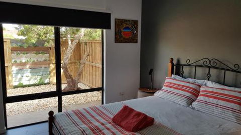 Red Ochre â€“ Large 1BR With Private Courtyard - C Tourism 5