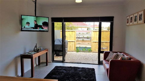 Red Ochre â€“ Large 1BR With Private Courtyard - C Tourism 1