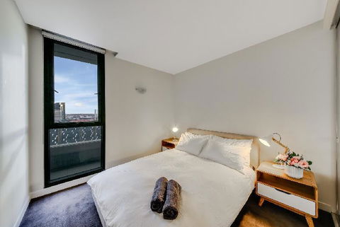 A Modern 2BR CBD Apt City Views FREE Parking - C Tourism 6