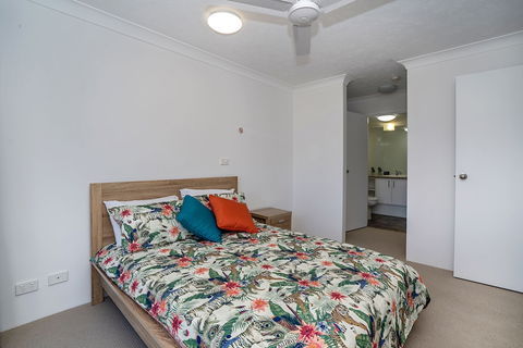 Terrific Location Large 2BR 2 Bath Apt - C Tourism 3