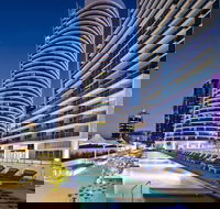 Luxurious Apartment Heart of Surfers - C Tourism