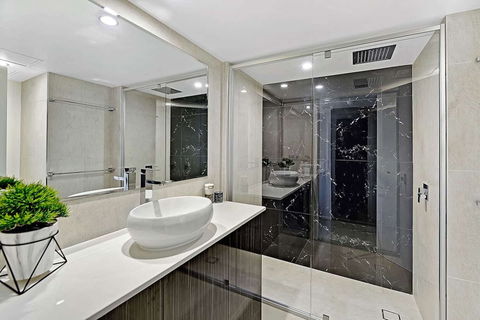 Grand Bright Modern Home - C Tourism 5