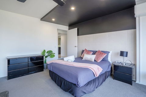 Grand Bright Modern Home - C Tourism 2