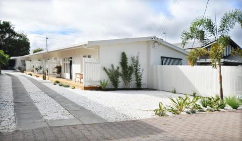 Pine At Arlos Refined Luxury In Glenelg - C Tourism 6