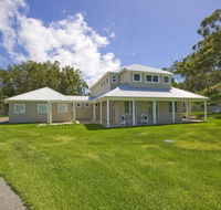 Echo Beach House 16 Reflections Dr Luxurious House with Magnificent Pool  Ducted Air - C Tourism